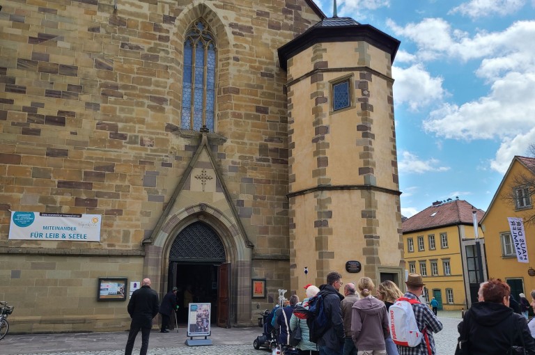Aaussenansicht einer Kirche bei der Vesperkirche Schweinfurt