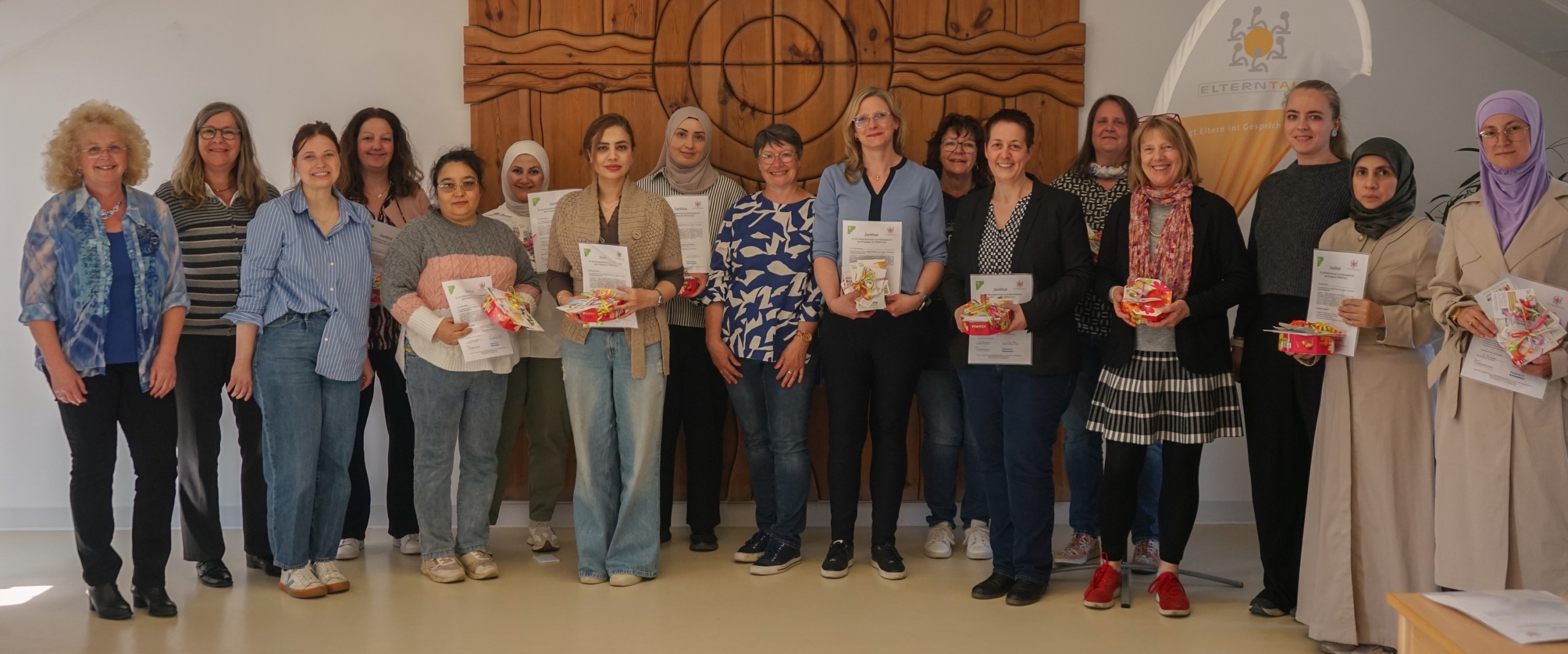 Engagierte aus den Bereichen Elternbegleitung und Elterntalk der Diakonie Schweinfurt werden ausgezeichnet.