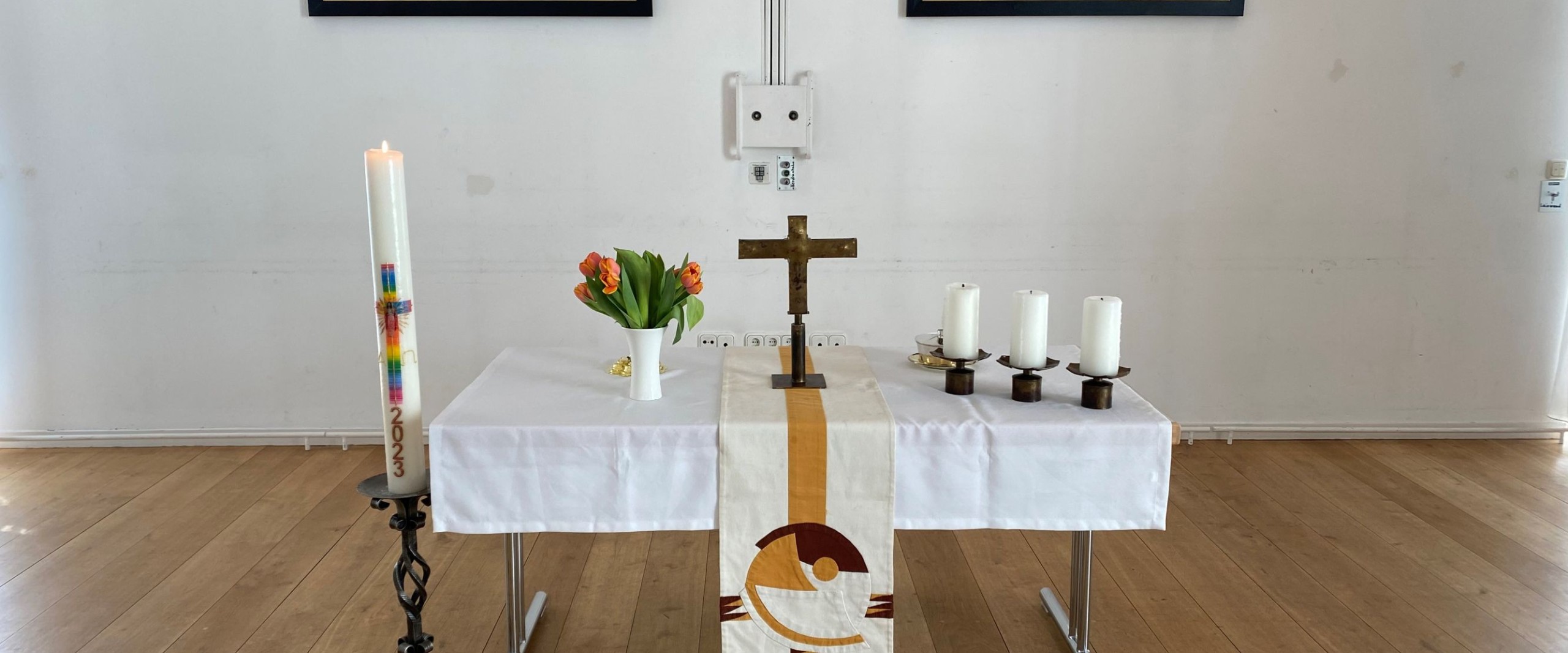 Bild eines Altars währen eines Gottesdienstes