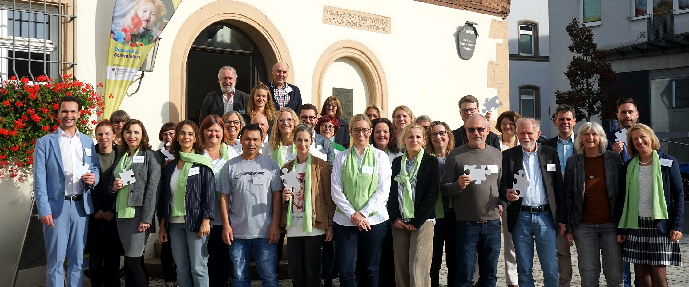 Gruppenbild mit allen Beteiligten nach dem Symposium.