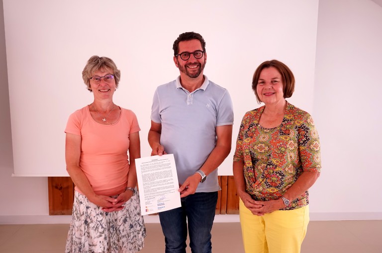 Vertragsübergabe: Diakonie und Celtis-Gymnasium