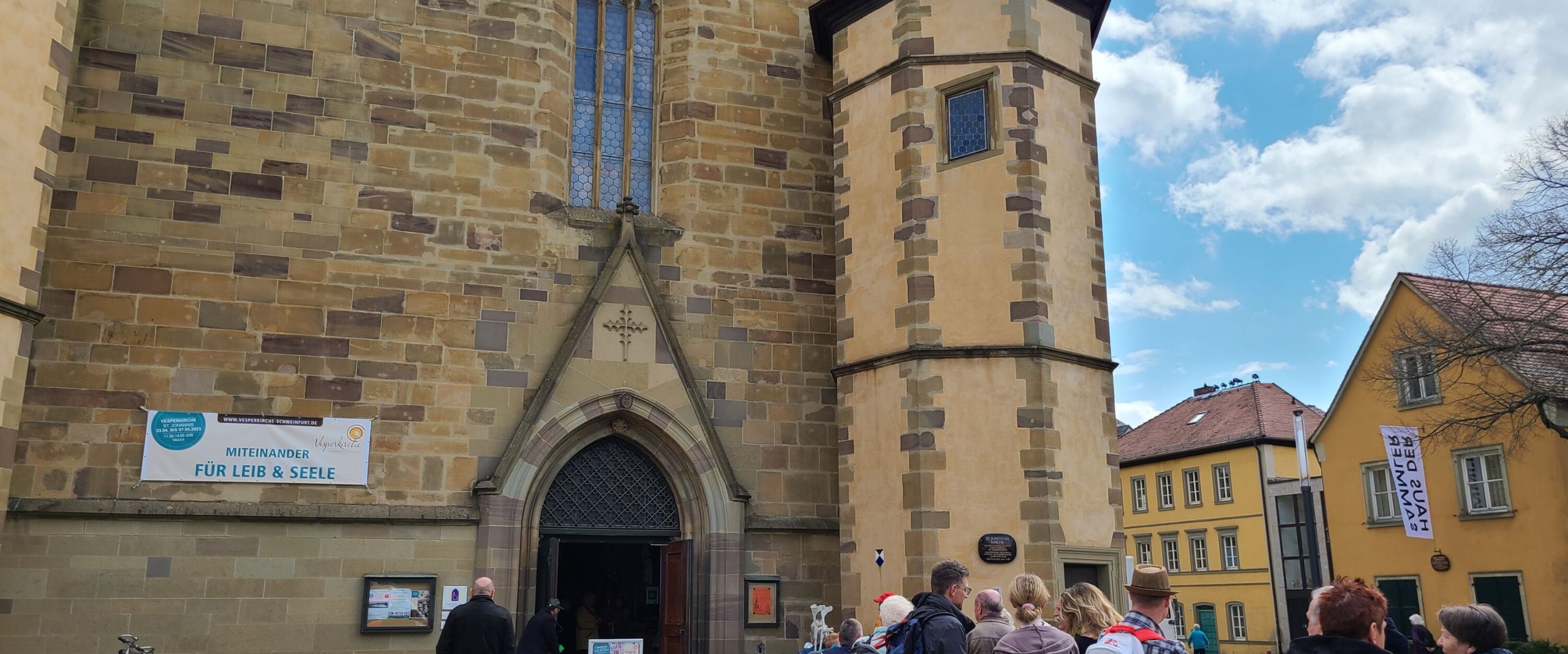 Aaussenansicht einer Kirche bei der Vesperkirche Schweinfurt