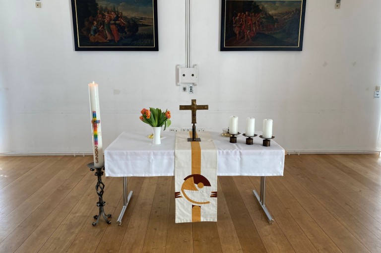 Bild eines Altars währen eines Gottesdienstes