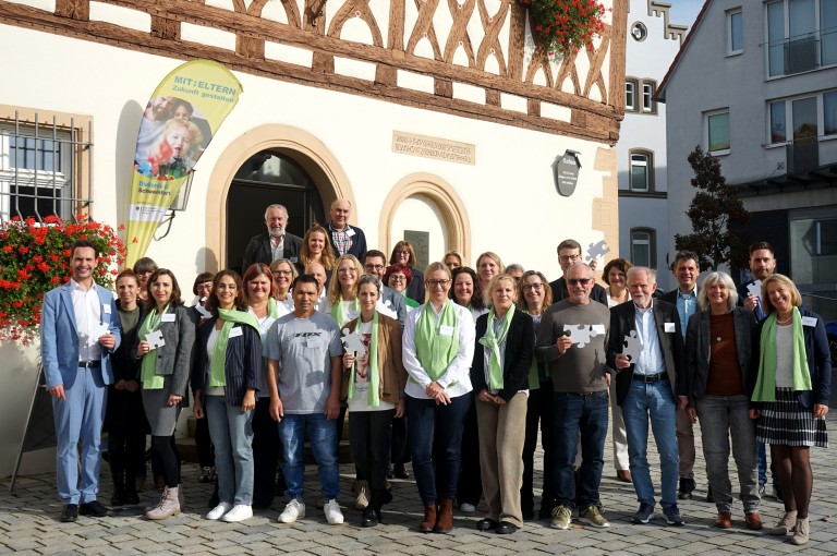 Gruppenbild mit allen Beteiligten nach dem Symposium.