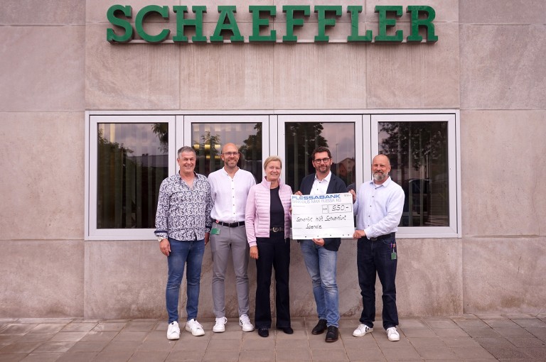 Spendenübergabe: Schweinfurt hilft – Schaeffler